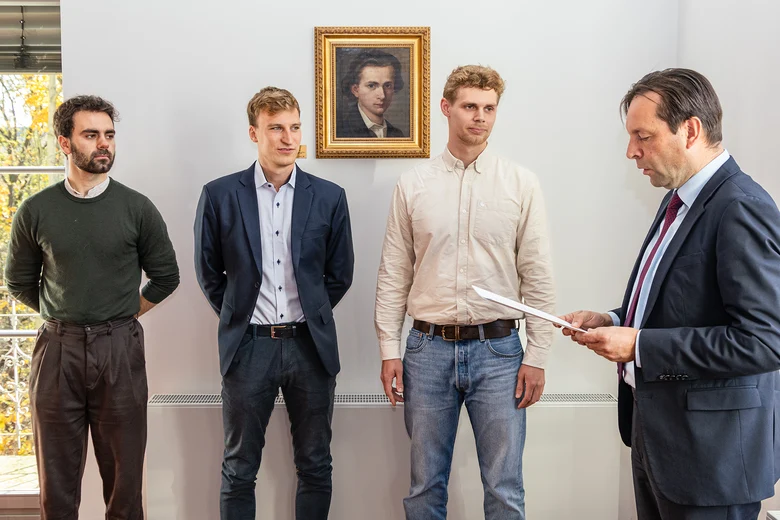 Vereidigung zum Vermessungsreferendar: Bernhard-Alexander Jentsch, Jan Ole Böllert, Paul Wonneberger (v.l.)