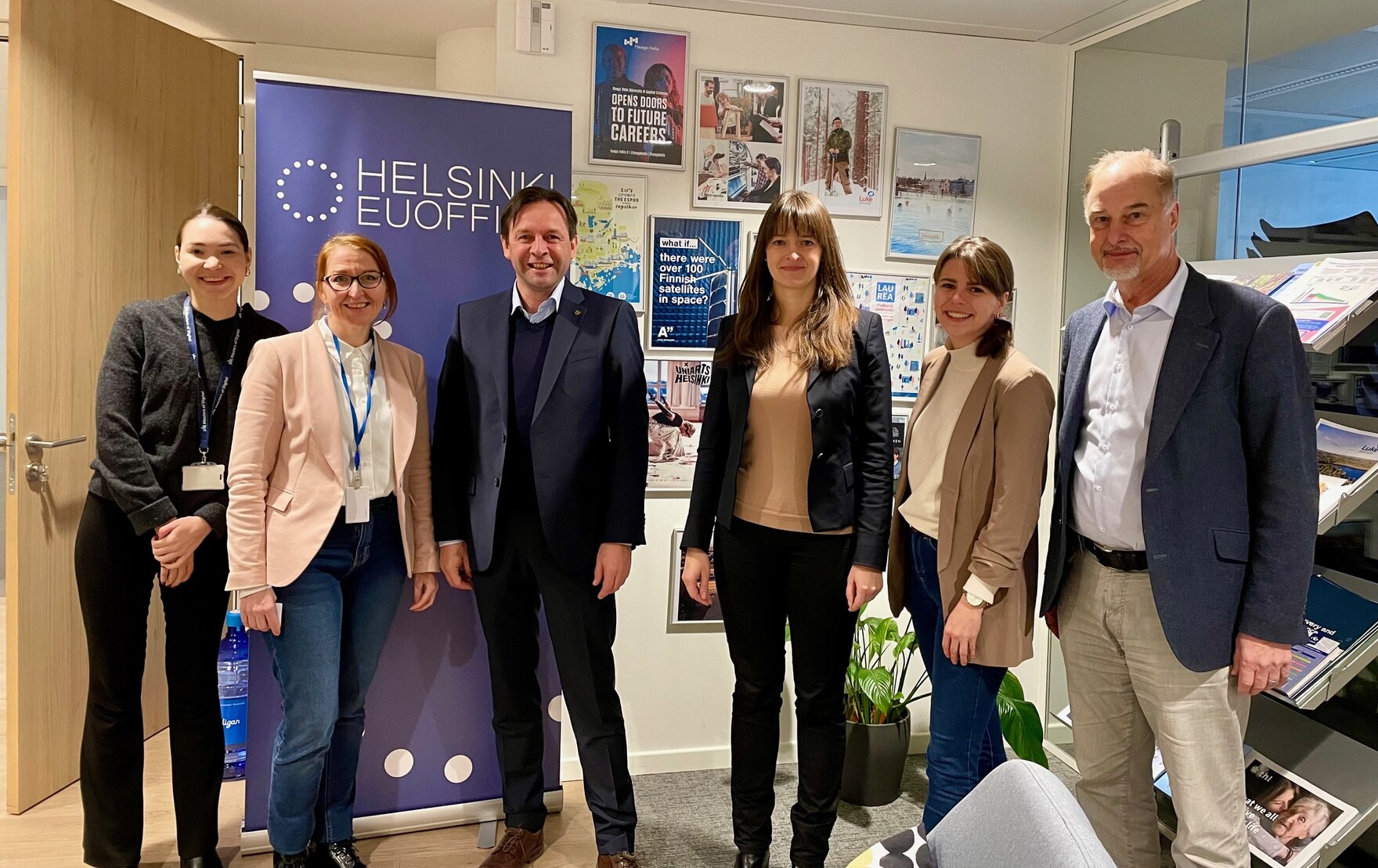 Gruppenbild Leila Kylliäinen, Hilu Kangas-Ranta (beide Helsinki EU Office, Brüssel), GeoSN-Präsident Ronny Zienert, Silvija Gardke (GeoSN), Christine Keßler (SMR) und Hans-Joachim Gericke (Sachsen-Verbindungsbüro Brüssel) [v. l.]