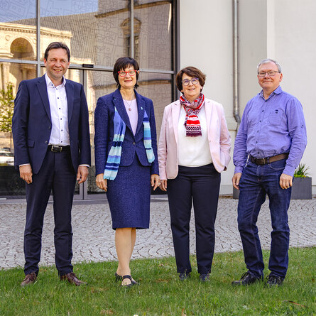GeoSN-Präsident Ronny Zienert mit Gisela Fabian, Cordula Jäger-Bredenfeld und Dr.-Ing. Jörg Rubach