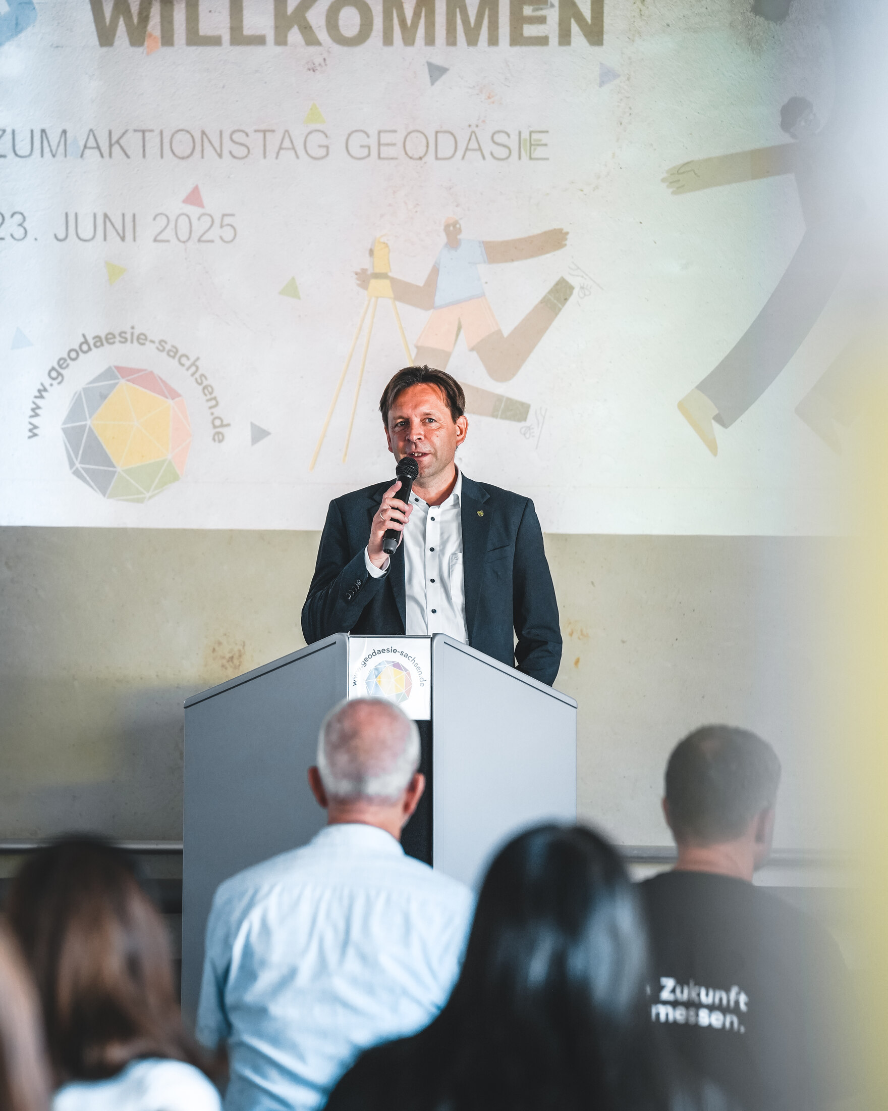 GeoSN-Präsident Ronny Zienert bei der Eröffnung der Veranstaltung Aktionstag Geodäsie 2025