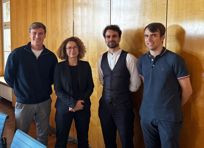 Dualer Student Fabian und unsere Vermessungsreferendare Bernhard-Alexander und Jan Ole mit Amtschefin der Sächsische Staatskanzlei, Dr. Daniela Dylakiewicz