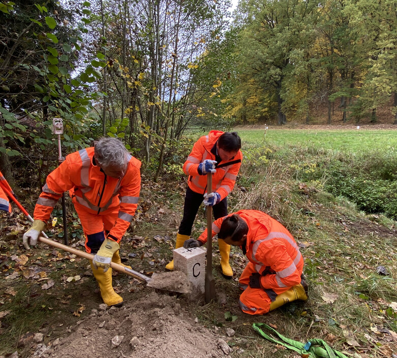 Bernd Augsburg (Ref. 33), GeoSN-Präsident Ronny Zienert und  Andreas Koch (Ref. 33) [v. l. n. r.]