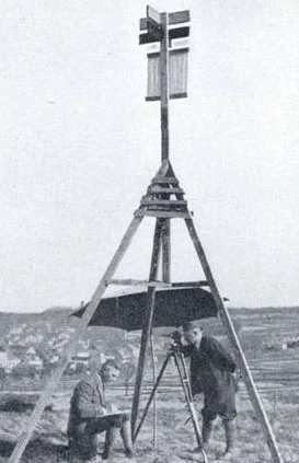 Foto schwarz weiß von Vermessungsarbeiten 1930er Jahre