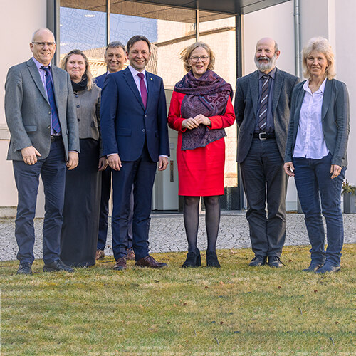 Gruppenbild mit Staatsministerin Regina Kraushaar