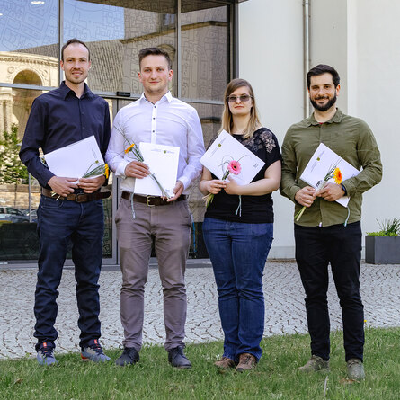 Gruppenbild nach Zeugnisübergabe der Vermessungsoberinspektoren