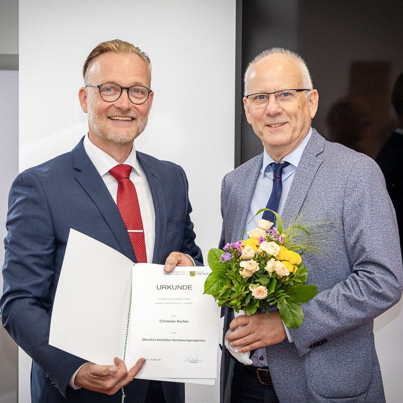 ÖbVI Christian Kurtze mit Dr. Gunnar Katerbaum, Abteilungsleiter im GeoSN [v. l. n. r.]