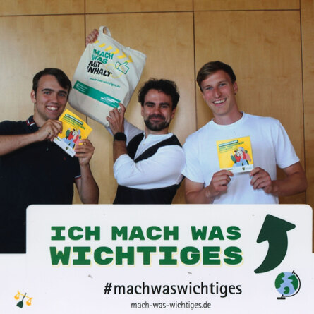 Dualer Student und Vermessungsreferendare in der Mach Was Wichtiges Fotobox