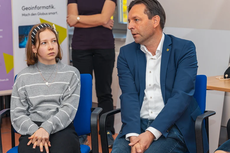 Girls'Day im GeoSN, die Mädchen werden von GeoSN-Präsident Ronny Zienert begrüßt