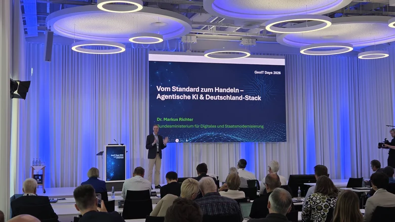 Dr. Markus Richter vom Bundesministerium für Digitales und Staatsmodernisierung eröffnet die Veranstaltung