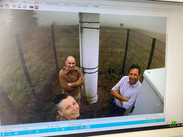 Ronny Zienert, Martin Köhr und Grit Moosdorf beobachtet durch die Webcam