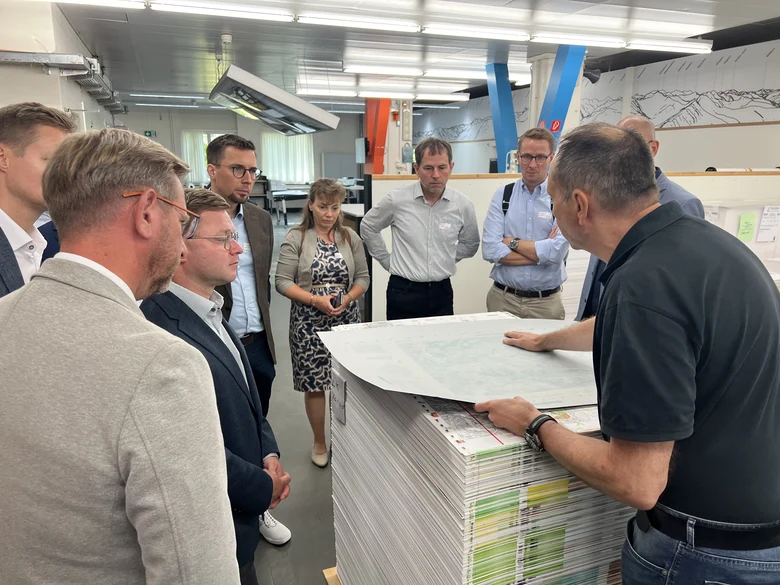 Einblick in die Schweizer Kunst der Produktion analoger und digitaler Karten