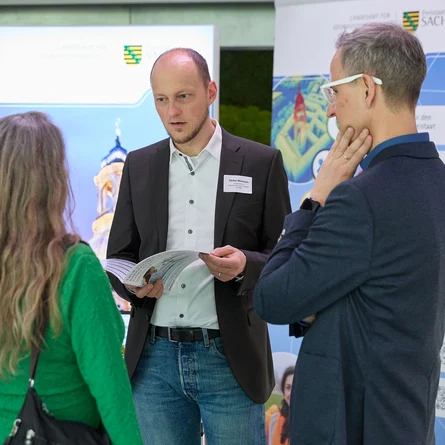Stefan Wiemann und Andreas Hergert vom GeoSN im Kundengespräch