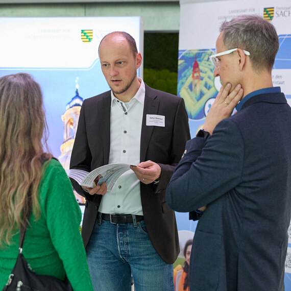 Stefan Wiemann und Andreas Hergert vom GeoSN im Kundengespräch