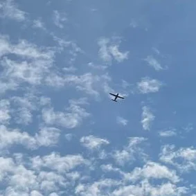 Bildflug-Flugzeug am Himmel