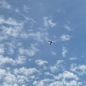 Bildflug-Flugzeug am Himmel
