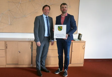 Ronny Zienert, Pr&auml;sident des GeoSN bestellt Martin Meyer zum &Ouml;bVI